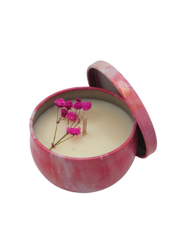 Soy candle in pink decorative tin with dried flower decoration