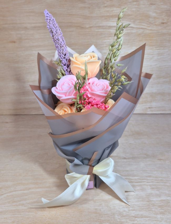 Natural wax candle bouquet with eco-friendly gift wrapping.