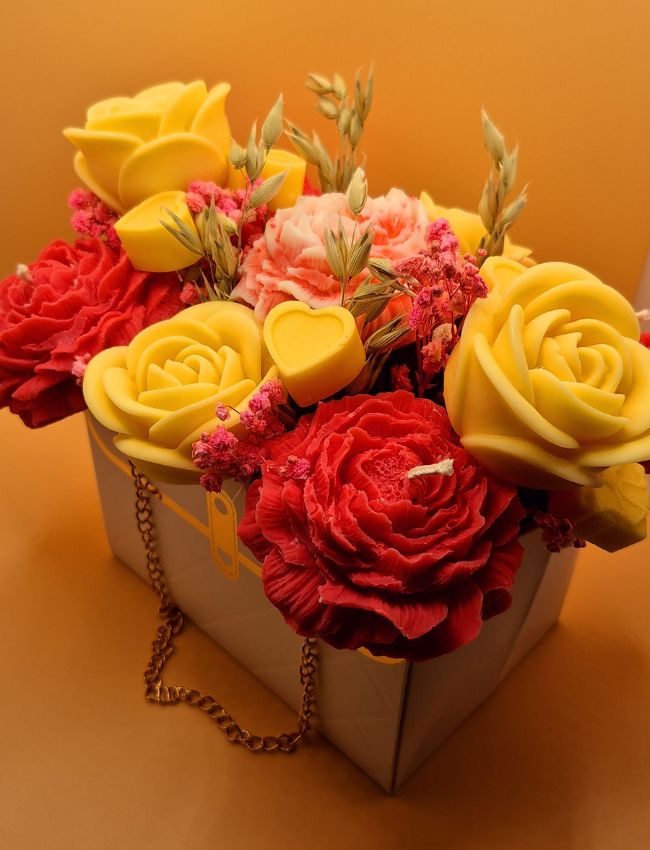 Luxury Wax Bouquet – Boxed Elegance That Lasts
