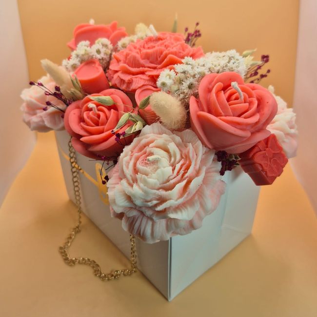 Luxury Wax Bouquet – Boxed Elegance That Lasts