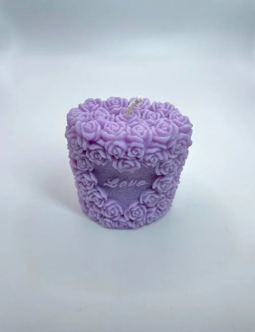 Lavender-coloured Floral Heart soy wax candle with rose detail