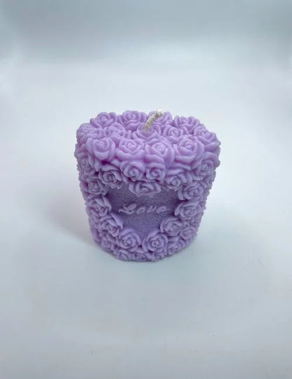 Lavender-coloured Floral Heart soy wax candle with rose detail