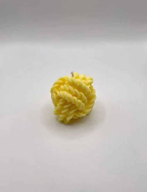 Yellow Knitted Charm soy candle with a bright and cheerful knitted design, ideal for warm and welcoming spaces.