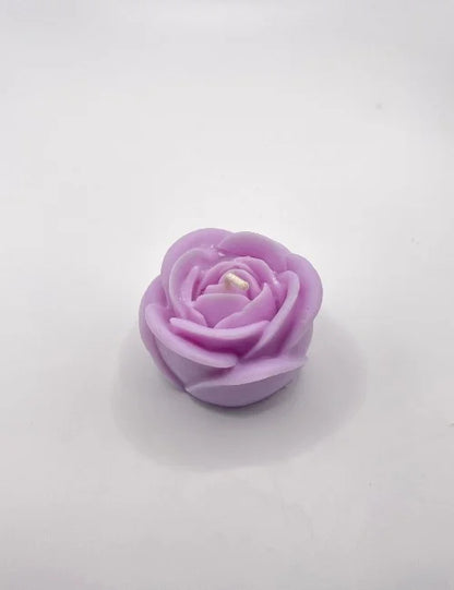 Lavender-coloured Rose Elegance rose-shaped soy wax candle