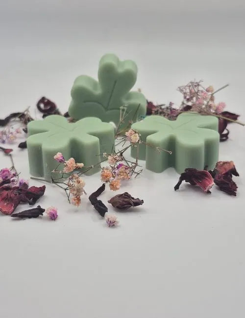 Clover-shaped Secret Garden wax melt