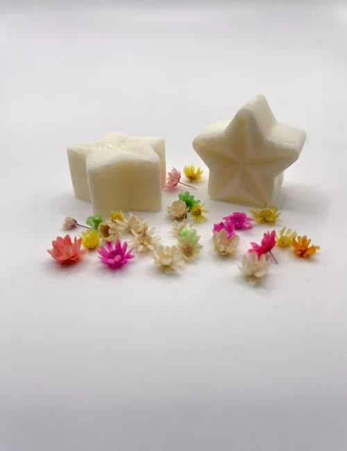 White Wax Melts Star with floral accents, perfect for a clean and calming scent.