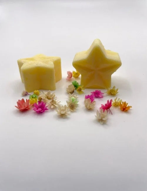 Yellow Wax Melts Star with floral accents, exuding a sunny and cheerful aroma.